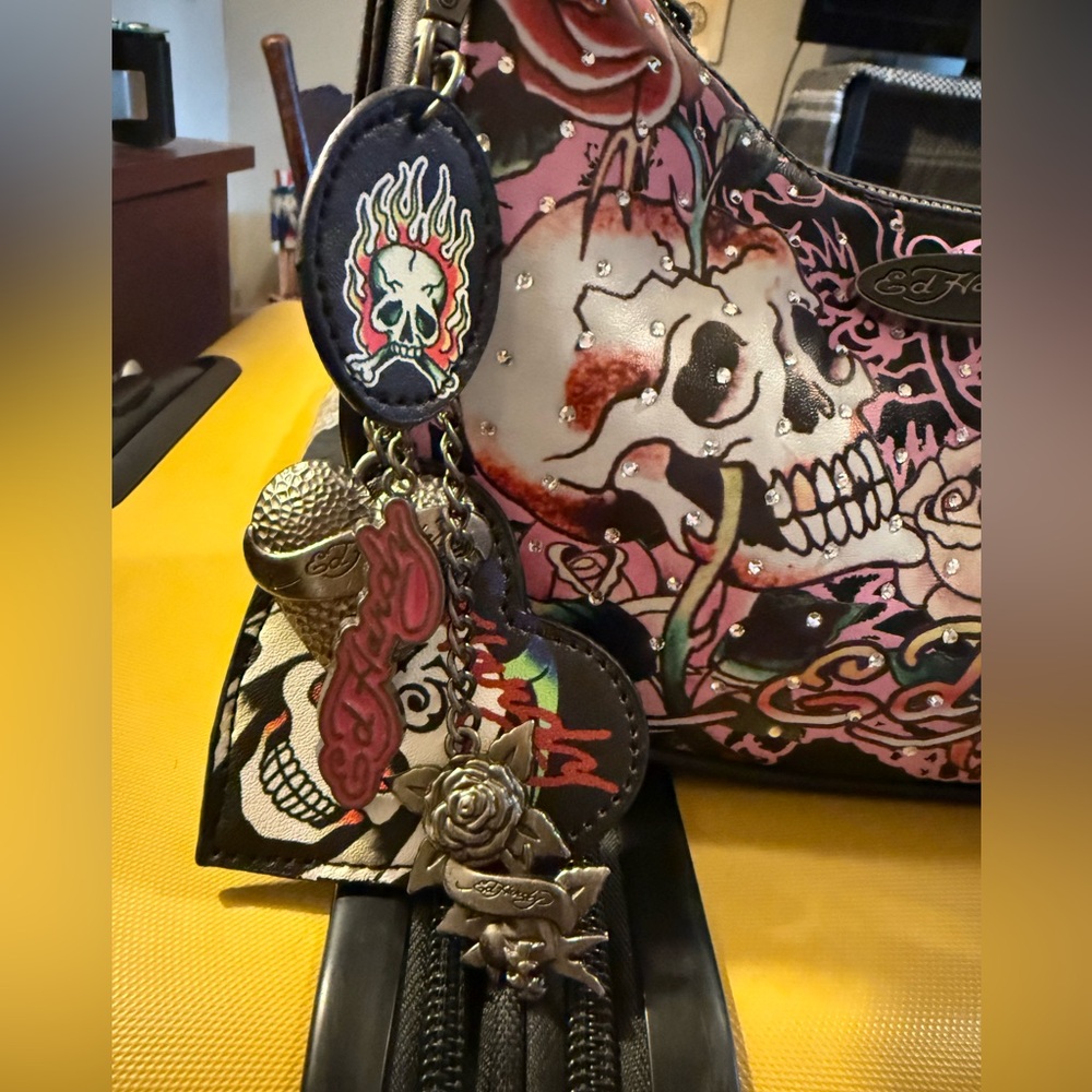 π₯ π― ED HARDY Vibrant Skull and Rose Hand Bag.
NWOT - Picture 4 of 6